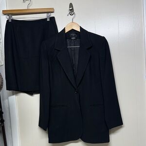 Studio9 Elegant Black Blazer and Skirt Ensemble